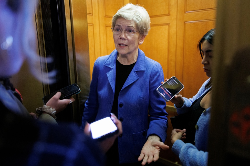 Elizabeth Warren slams Trump for giving ‘special favors’ to Big Tech by targeting EU tech laws