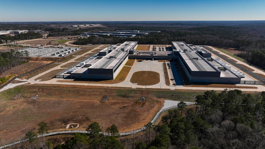 Mills vetoes Maine data center ban