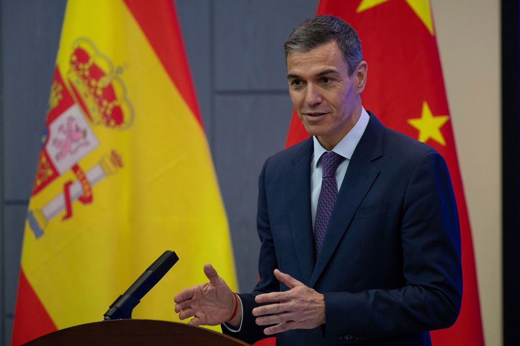Spain pushes China to assume global leadership role