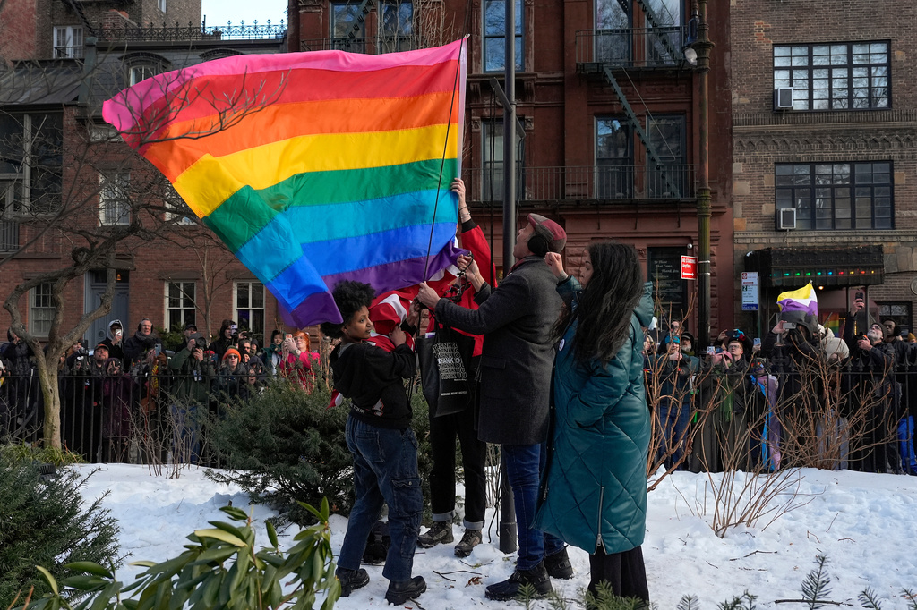 Trump administration agrees to restore pride flag at Stonewall memorial