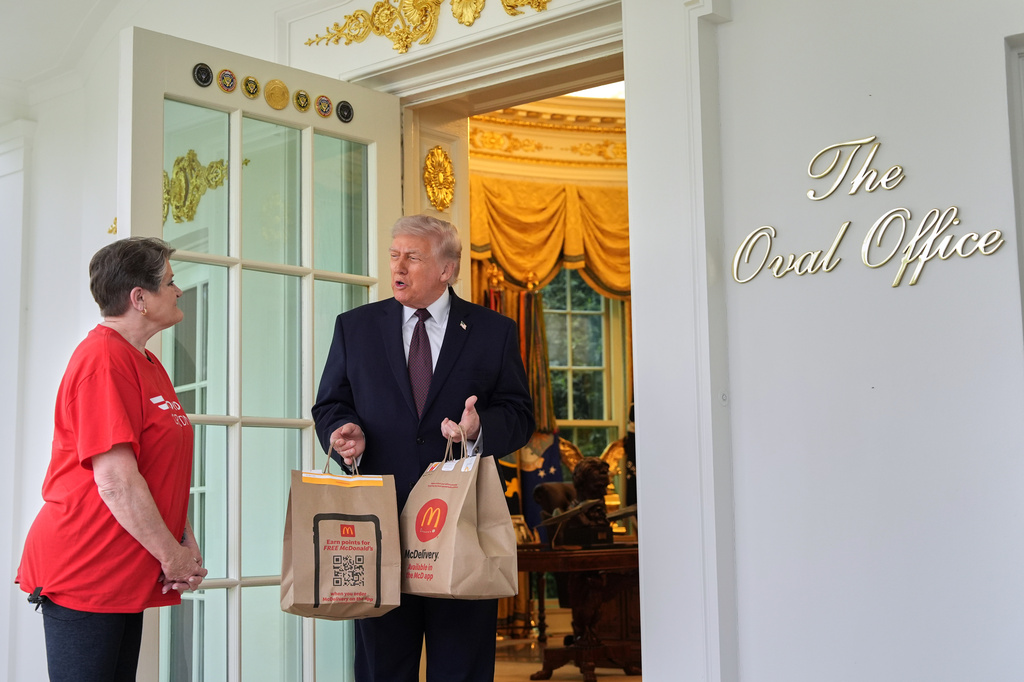 Trump gets McDonalds delivered by ‘DoorDash grandma’ to tout tax refunds