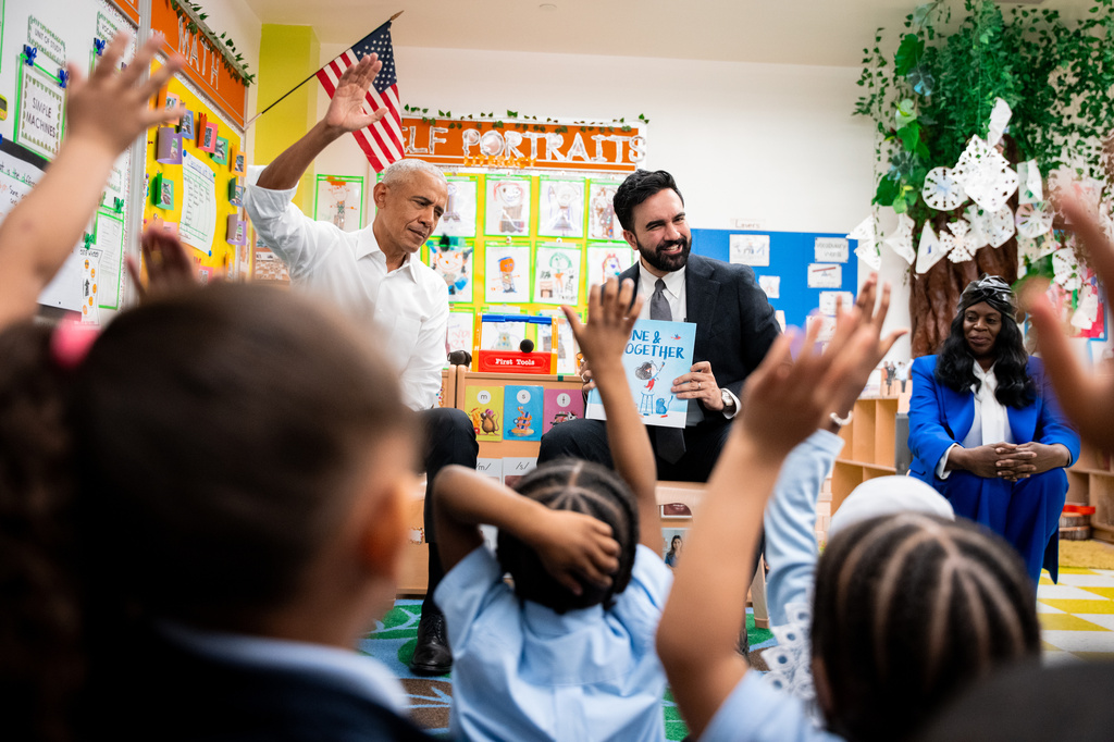Obama and Mamdani sing to New York City children in first in-person meeting