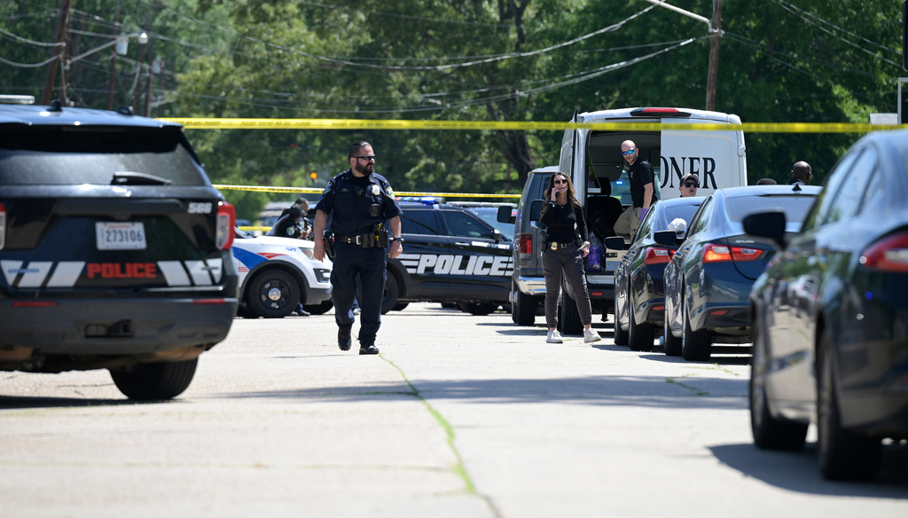 Ten hospitalized after food court shooting at Mall of Louisiana, police say