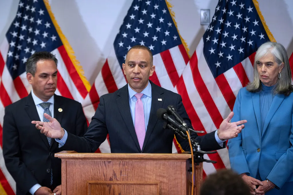 House Minority Leader Hakeem Jeffries (D-NY), center, speaks about Virginia's redistricting vote.