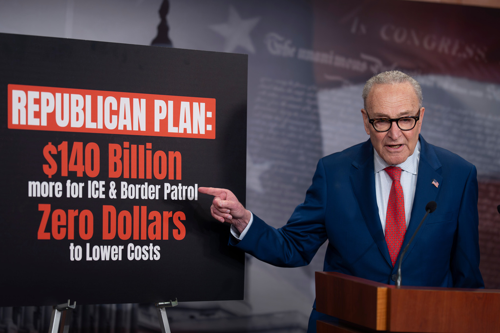 Mullin calls Schumer a ‘lying scumbag’ for ripping ICE and CBP